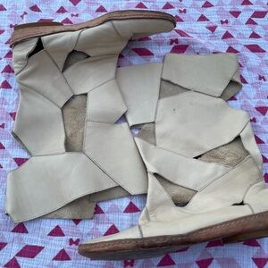 Trans-parents Cut out boots